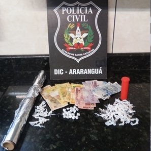 Polícia Civil prende trio por tráfico de drogas